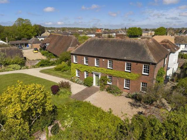 7 Bedroom Detached House