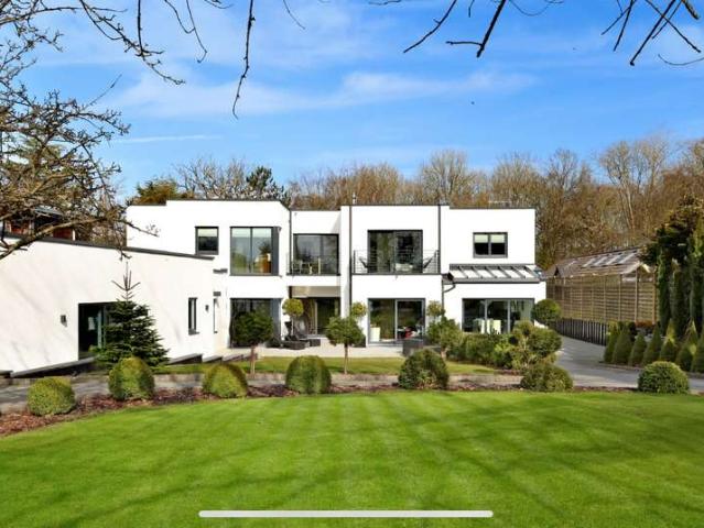 7 Bedroom Detached House