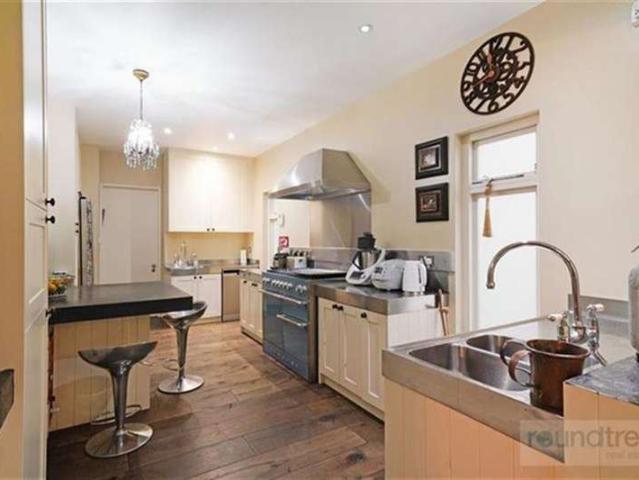 7 Bedroom Detached House