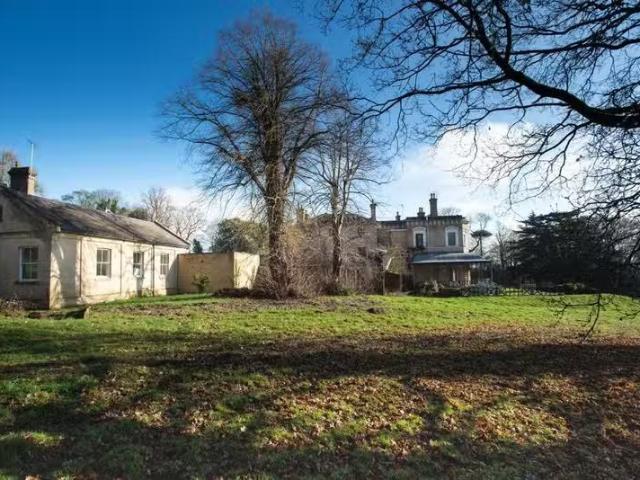 7 bedroom detached house for rent in Warley Road, Brentwood, E.