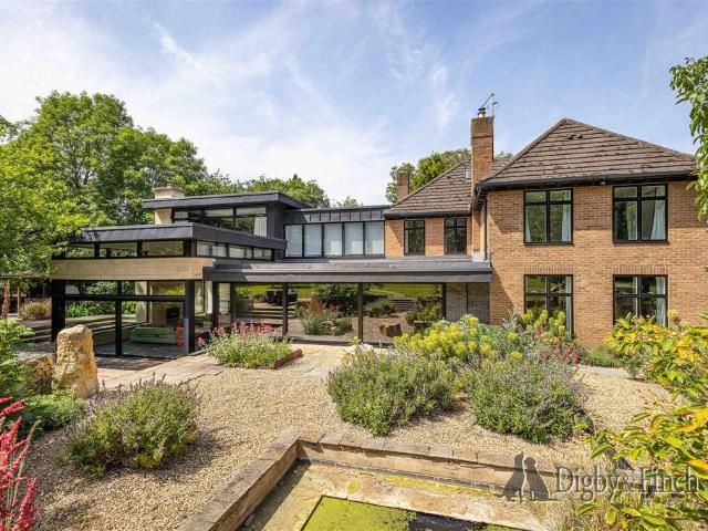 8 bedroom detached house for sale