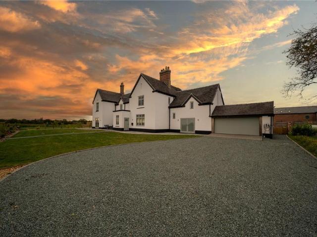 7 bedroom detached house for sale