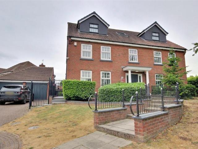 7 bedroom detached house for sale