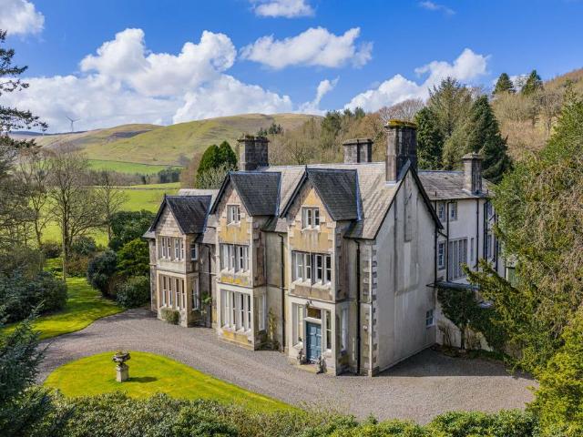 7 bedroom detached house for sale