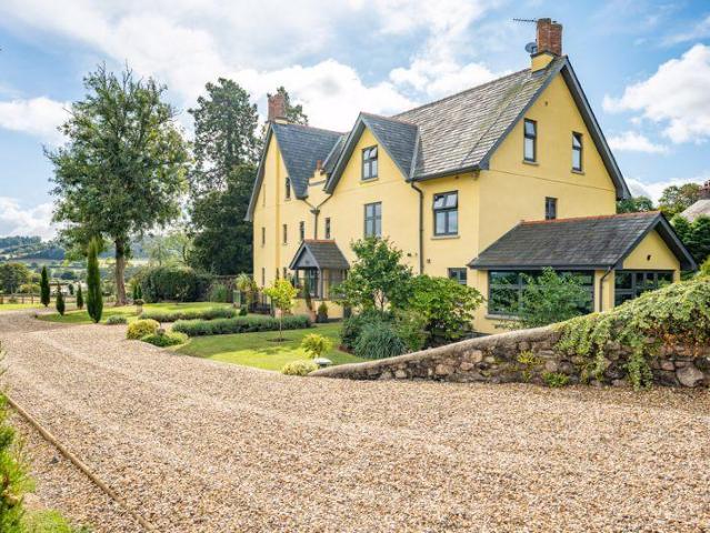 7 bedroom detached house for sale