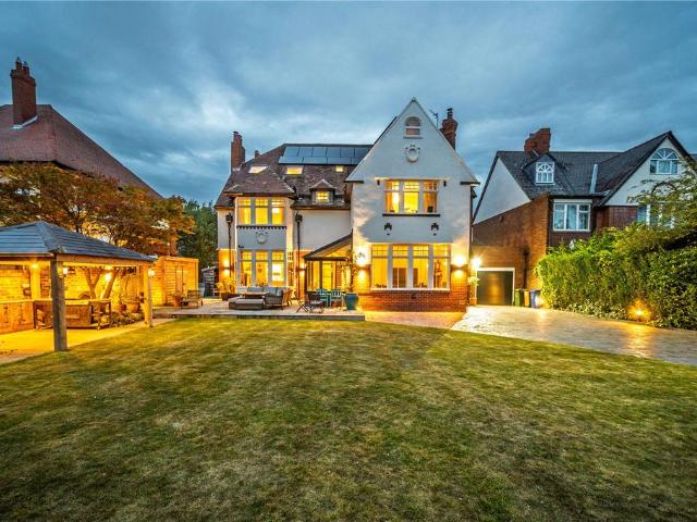 7 bedroom detached house for sale