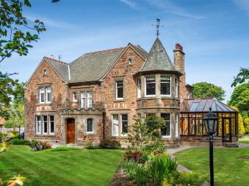 7 bedroom detached house for sale