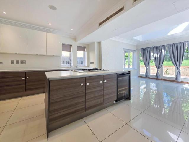 7 bedroom detached house for sale
