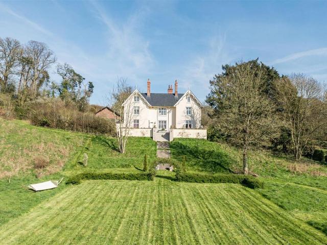7 bedroom detached house for sale