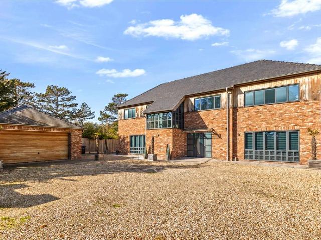 7 bedroom detached house for sale