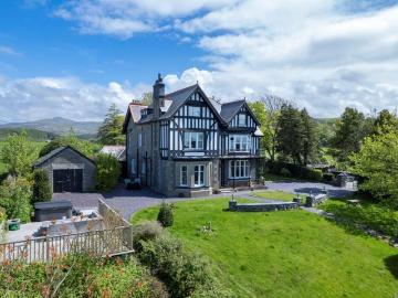 7 bedroom detached house for sale