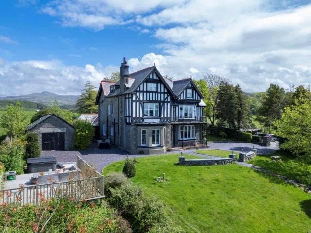 7 bedroom detached house for sale