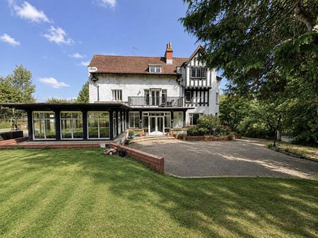 7 bedroom detached house for sale