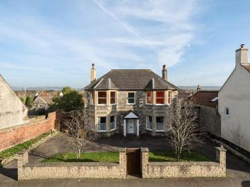7 bedroom link detached house for sale