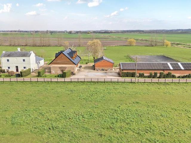 7 bedroom equestrian facility for sale