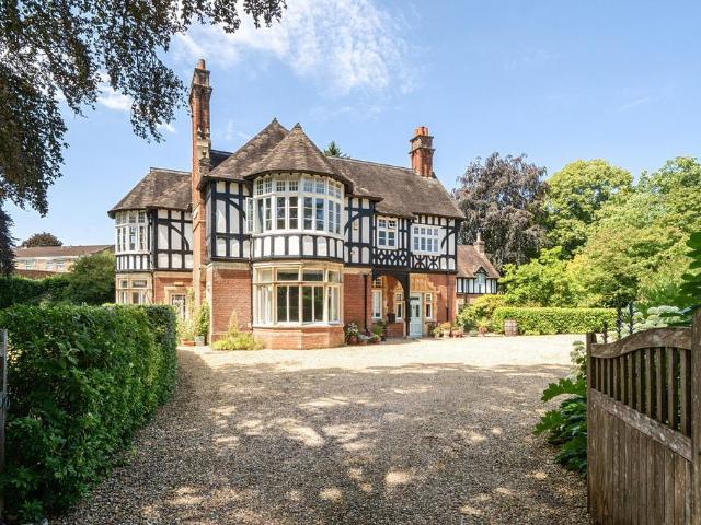 7 bedroom detached house for sale