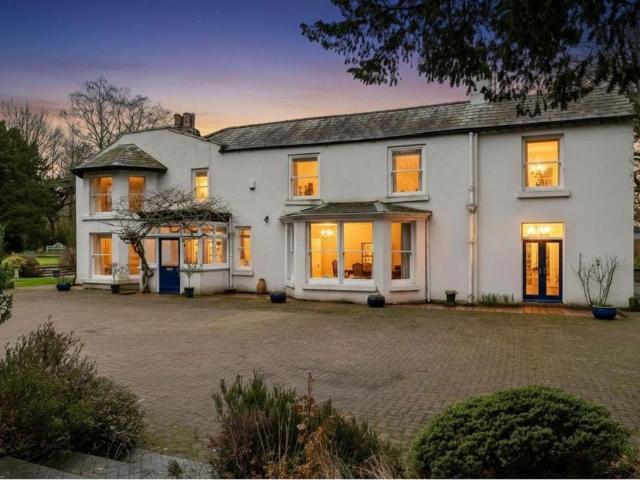 7 bedroom detached house for sale