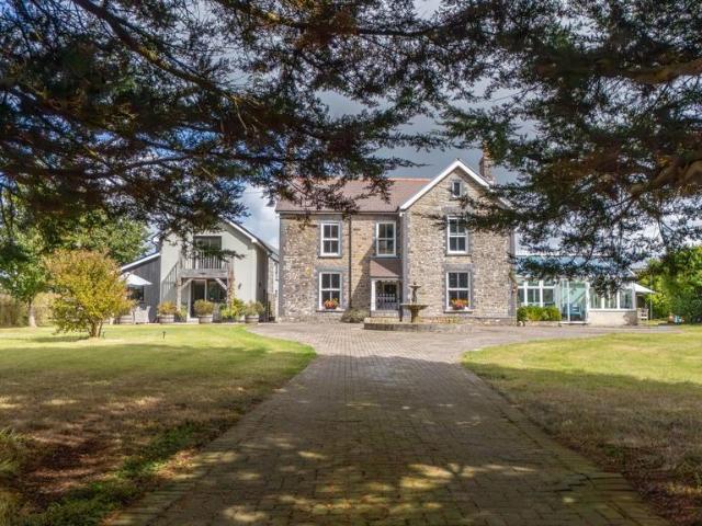 7 bedroom detached house for sale