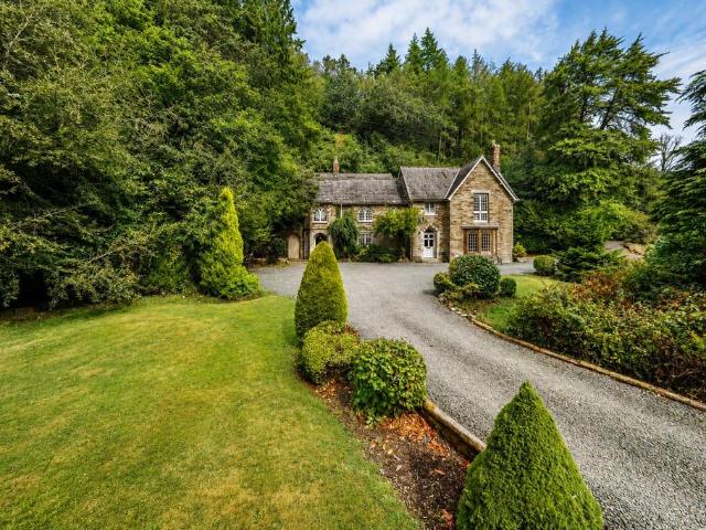 7 bedroom detached house for sale