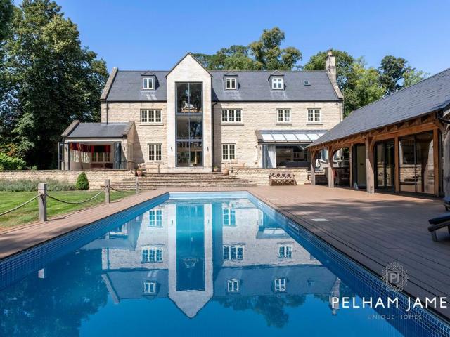 7 bedroom detached house for sale
