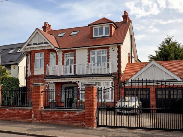 7 bedroom detached house for sale