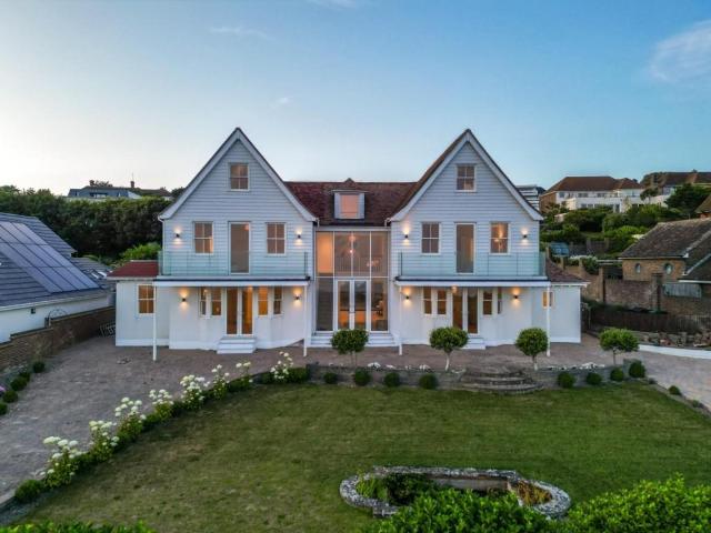 7 bedroom detached house for sale