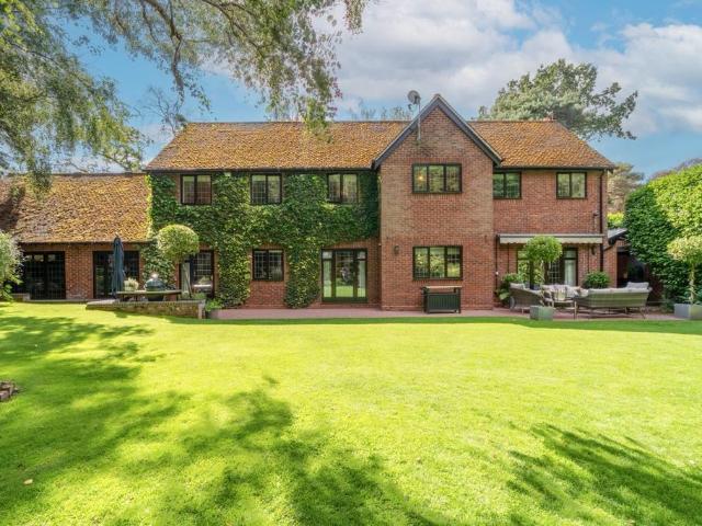 7 bedroom detached house for sale
