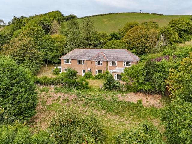 7 bedroom detached house for sale
