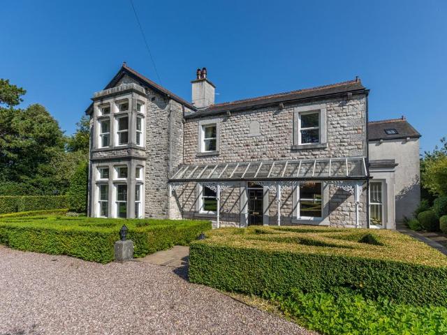 7 bedroom detached house for sale