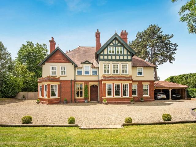 7 bedroom detached house for sale
