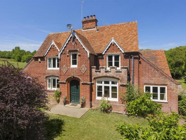 6 bedroom detached house for sale
