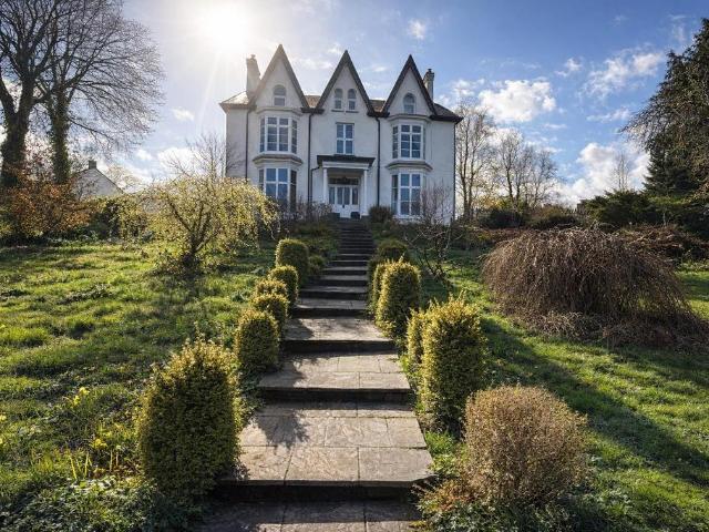 7 bedroom detached house for sale