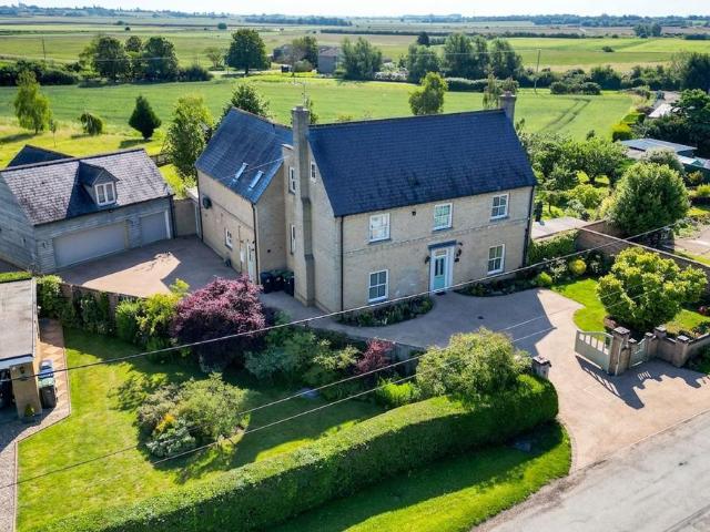 7 bedroom detached house for sale