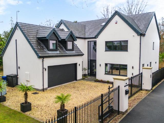 7 bedroom detached house for sale