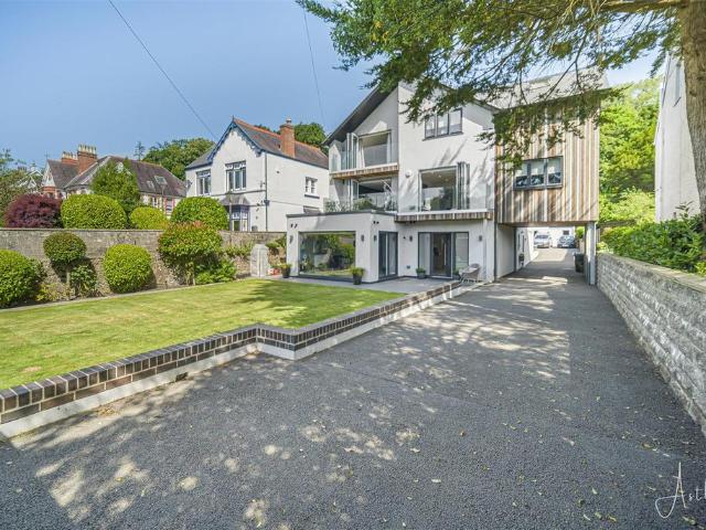7 bedroom detached house for sale