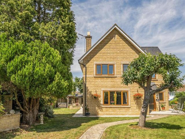 7 bedroom detached house for sale