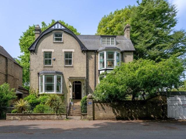 7 bedroom detached house for sale
