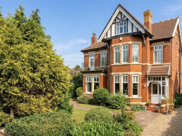 7 bedroom detached house for sale