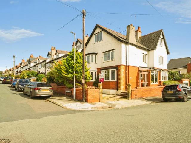 7 bedroom detached house for sale