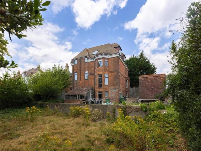 7 bedroom detached house for sale