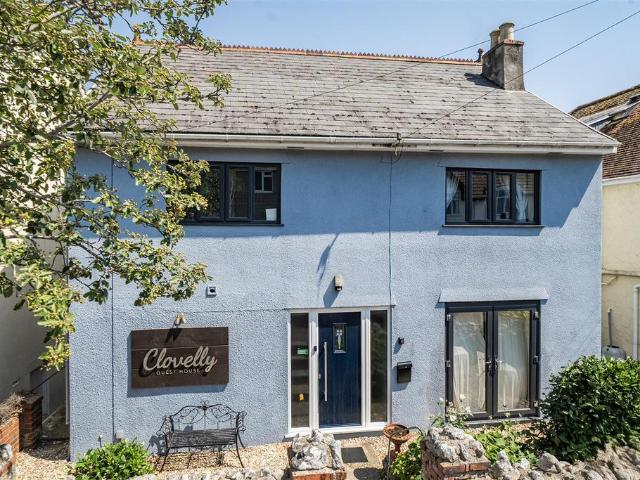 7 bedroom detached house for sale