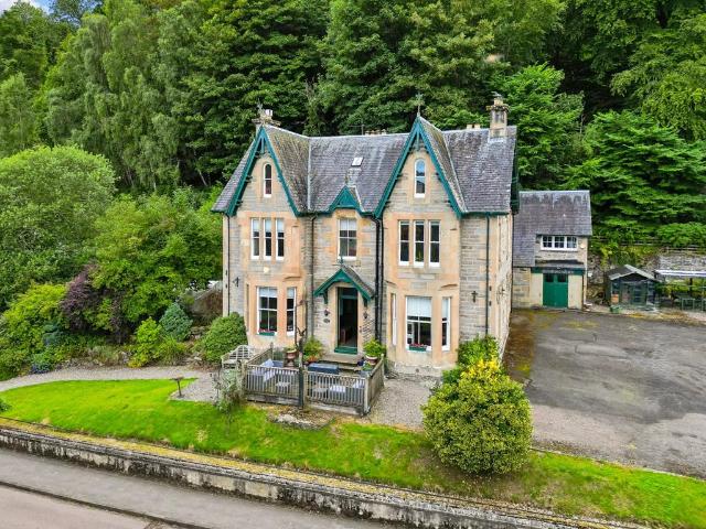 7 bedroom detached house for sale