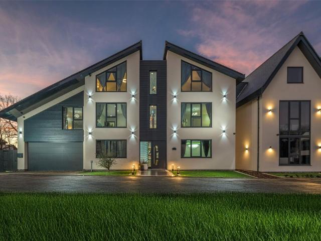7 bedroom detached house for sale