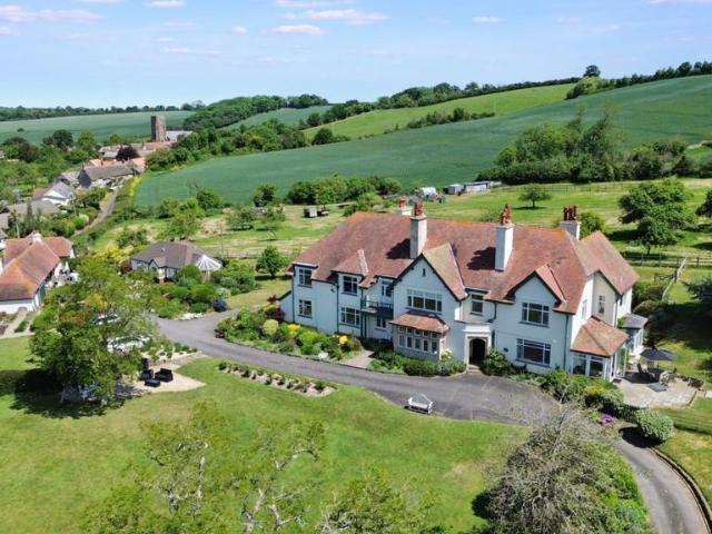 7 bedroom detached house for sale