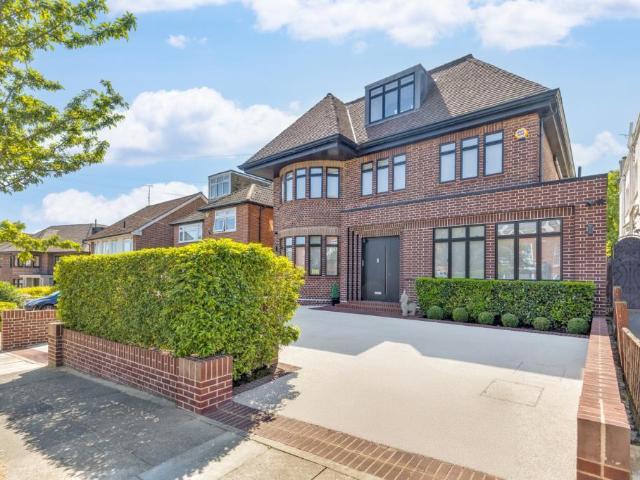 7 bedroom detached house for sale