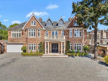 7 bedroom detached house for sale