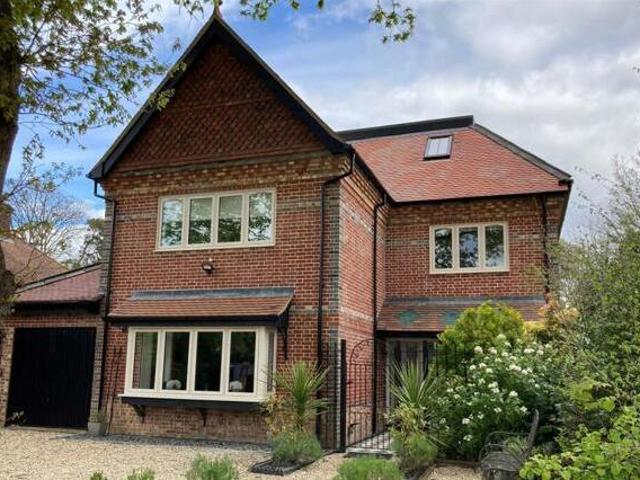 7 Bedroom Detached House For Sale In Crowthorne, Berkshire