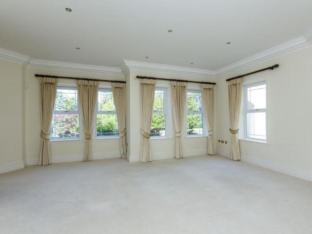 7 bedroom detached house to rent