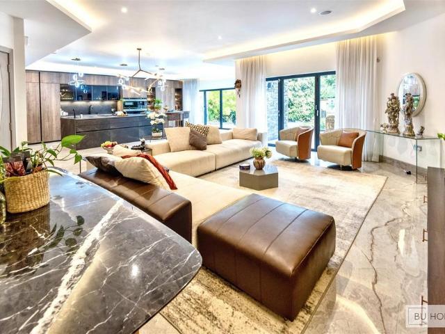 7 bedroom detached house to rent