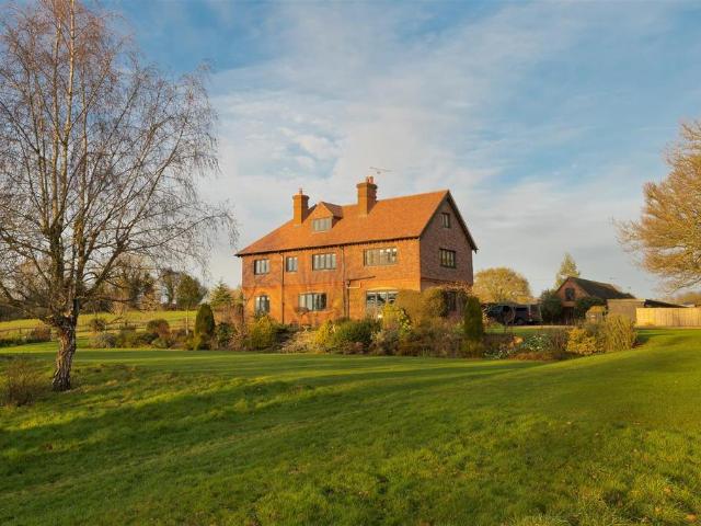7 bedroom detached house to rent